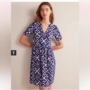 NWOT Easy Notch Neck Jersey Dress
Prussian Blue, Tranquil Geo, 6R